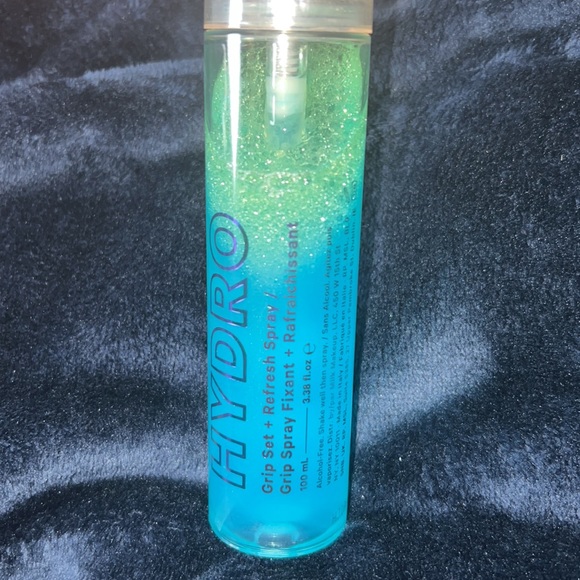 MILK hydro grip setting spray - Picture 3 of 3